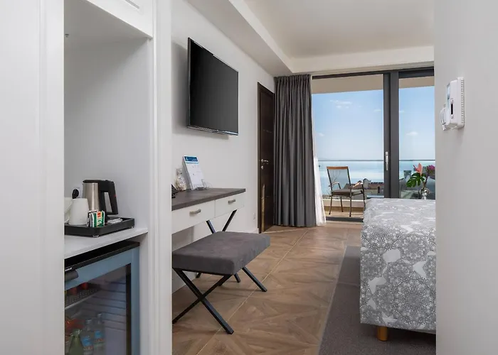 Ellure Luxury Hotel 4*